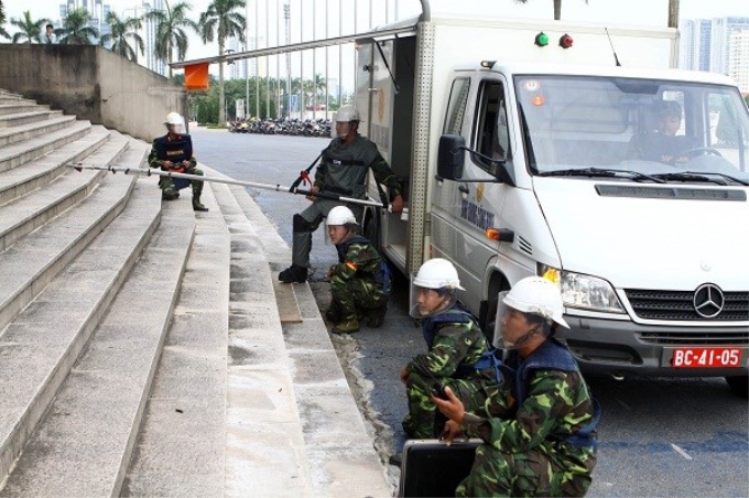 Lực lượng Công binh Việt Nam trong một buổi diễn tập rà phá bom mìn (Nguồn: TTXVN)